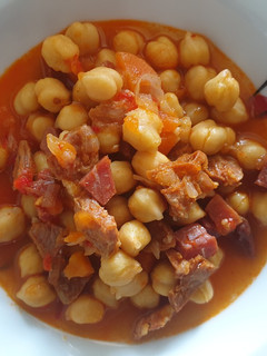 Una foto de Garbanzos con chorizo picante de León en Mambo