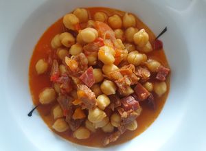 Foto principal de Garbanzos con chorizo picante de León en Mambo
