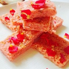 A picture of Coconut rose barfi.