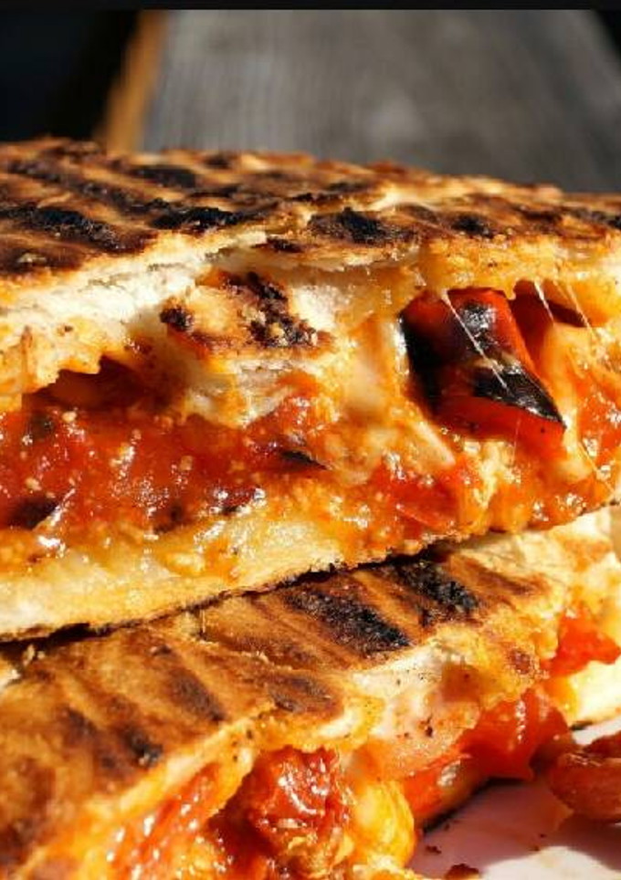 Una foto de Pizza calsone 🍕