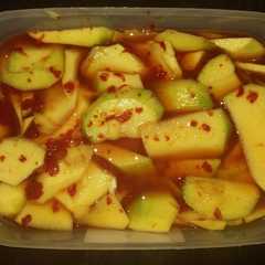 A picture of Asinan mangga muda.