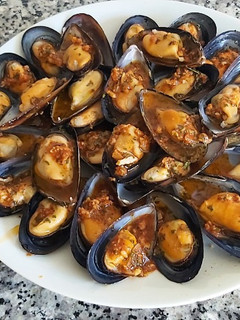 Una foto de Mejillones con salsa de pimentón