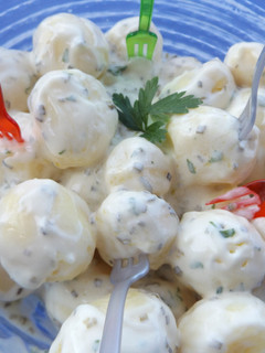 Foto principal de Ensalada sencilla de patatas con crema
