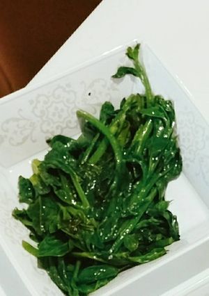 Foto resep Tumis Bayam dengan Bawang Putih & Lemon