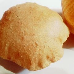 A picture of Besani poori.