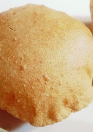 A picture of Besani poori.