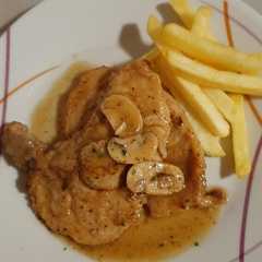Foto principal de Chuletas de cerdo con champiñones y cerveza