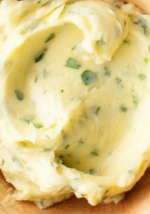 A picture of Garlic and Lemon Herb Butter.