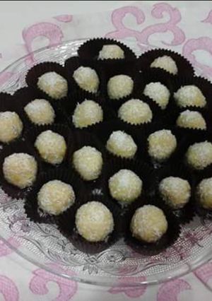 Foto principal de Bombón de chocolate blanco con avellana