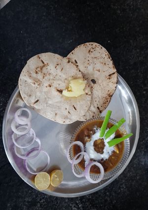 Restaurant style dal makhani रेसिपी मुख्य फोटो