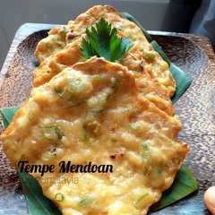 รูปของ Tempe mendoan gurih enyoy | berasa lagi di angkringan