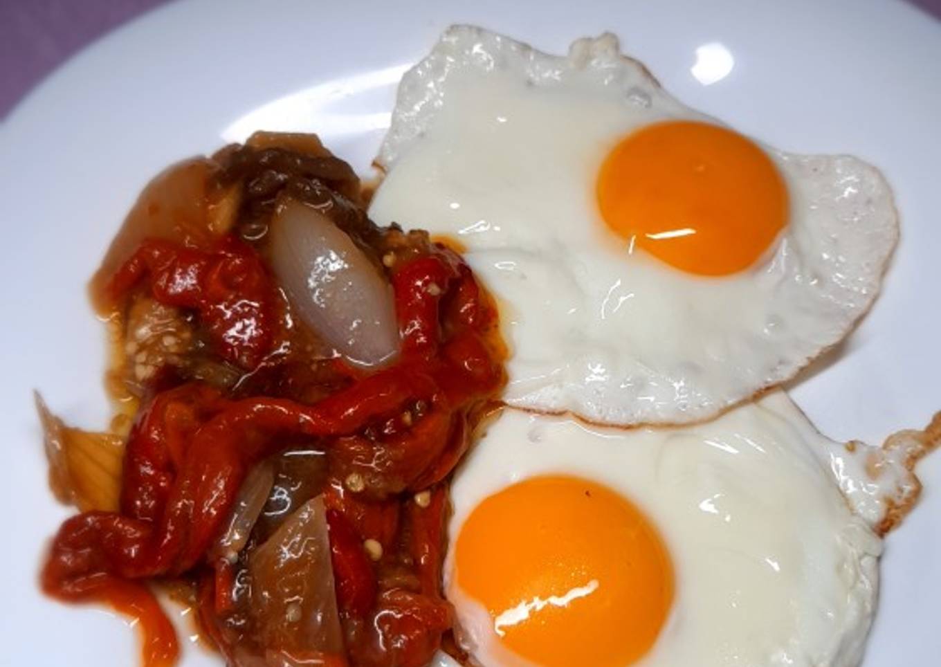 Huevos a la plancha con escalivada