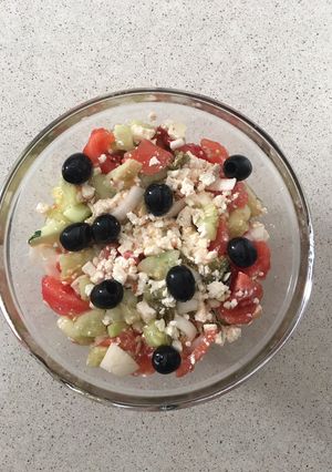 Una foto de Shopska, ensalada de verduras y queso feta