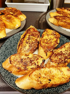 Una foto de Trilogía de torrijas: canela y naranja, avainilladas y sabor donut 😱😱😱 (sin lactosa)