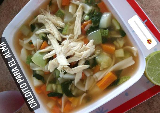 Caldo con verduras y tallarines Receta de PARA TODO MAL- Cookpad