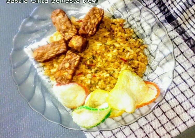 nasi-goreng-daun-jeruk-enak-mudah