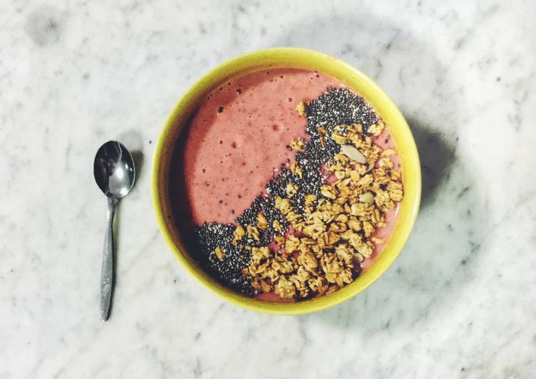 Simple Way to Make Super Quick Homemade Smoothie Bowl