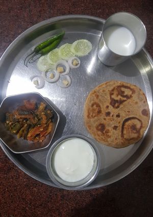 પરાઠા (Paratha Recipe In Gujarati) રેસીપી મુખ્ય ફોટો