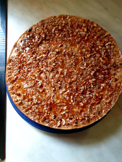 Una foto de Tarta fría de nueces y caramelo (sin horno)