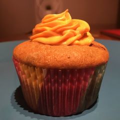 A picture of Vegan Vanilla Chocolate Chip Cupcakes.