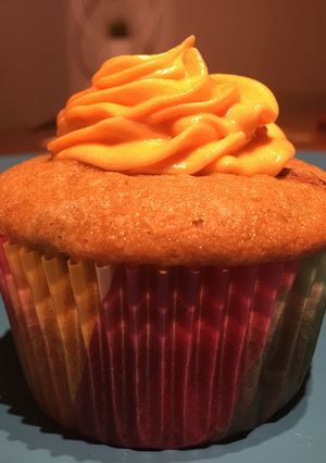 A picture of Vegan Vanilla Chocolate Chip Cupcakes.