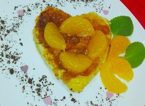 Zdjęcie przepisu Omlet serce z mandarynkami.