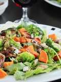 Salad with figs, sweet potatoes and broccoli