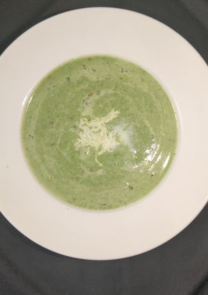 ચીઝ પાલક સૂપ(Cheese Palak soup recipe in gujarati) રેસીપી મુખ્ય ફોટો