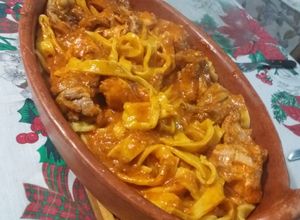 Una foto de Pappardelles de Calabaza con salsa Rosa!