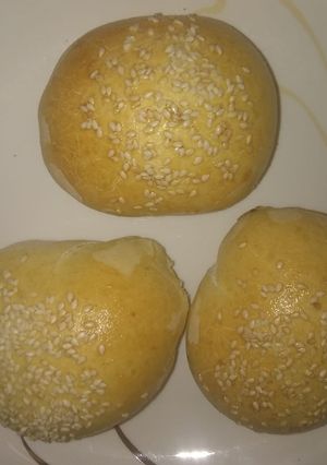 A picture of Chicken filled buns.