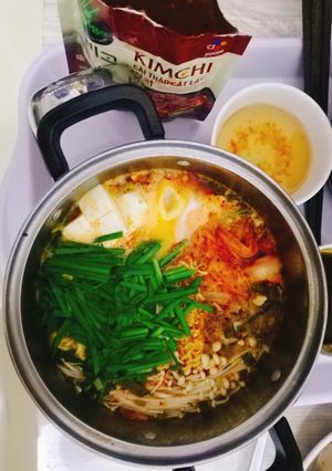 Hình của món Mì kim chi Hàn Quốc.