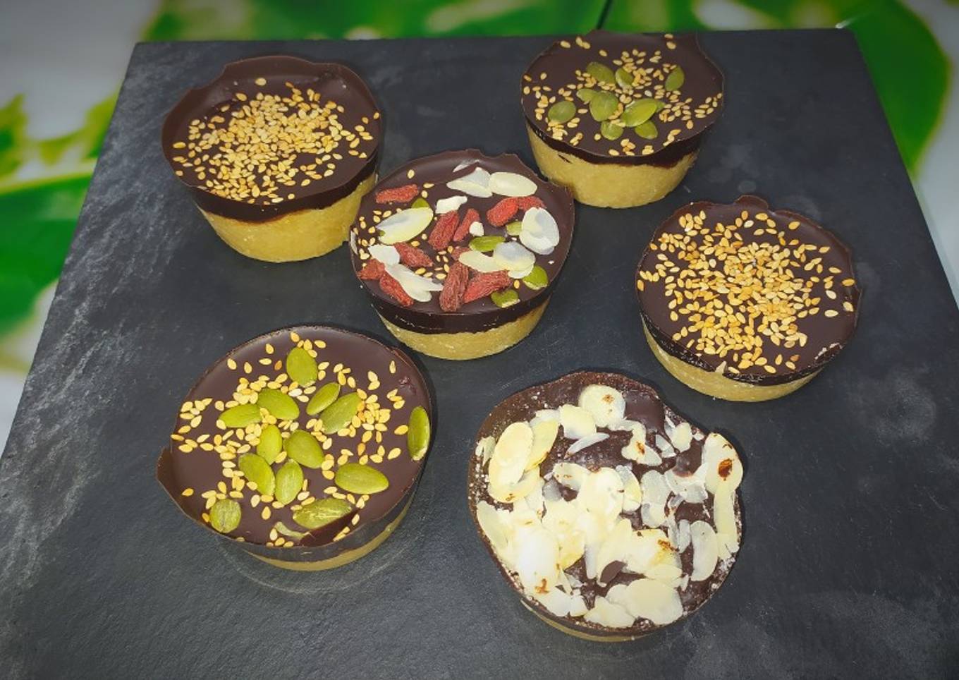 Delicias de almendra y chocolate con frutos secos