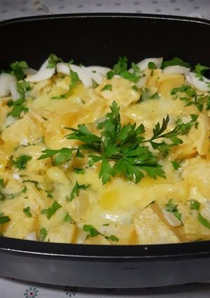 Une photo de Frites omelette au fromage 😋