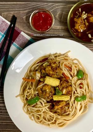 हक्का नूडल्स विथ मंचुरियान ग्रेव्ही (hakka noodles recipe in marathi) रेसिपी चे मुख्य फोटो 