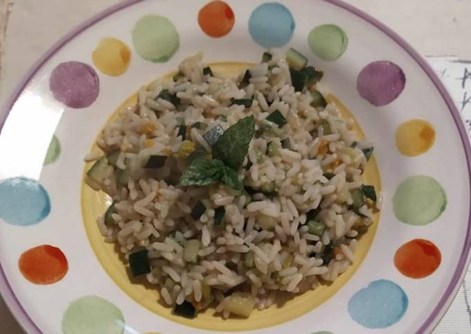 Guida passo passo a Fai  Ultimate Risotto con zucchine e fiori di zucca