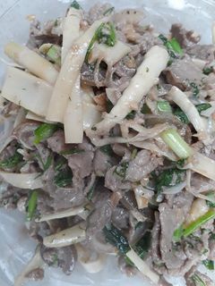Hình của món Bê xào măng trúc.