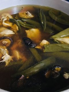 剝皮辣椒香菇雞湯 的食譜成品照片