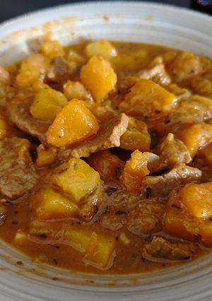 Una foto de Estofado de carne con calabaza