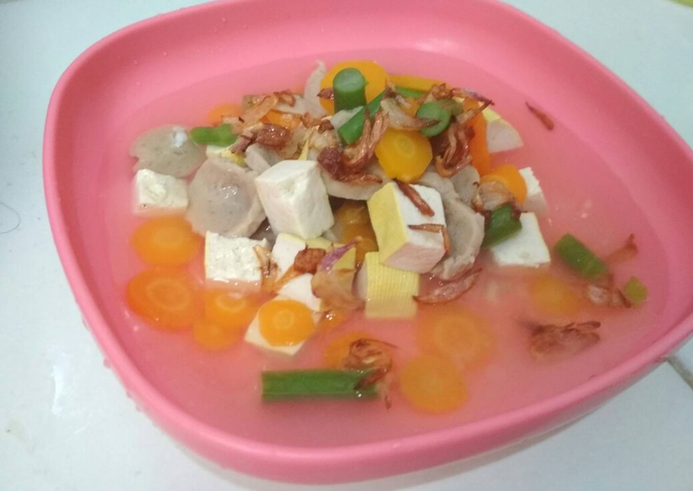 Sup sayur dengan tahu bakso