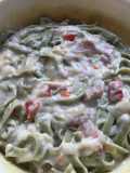 Tallarines de espinaca con salsa blanca
