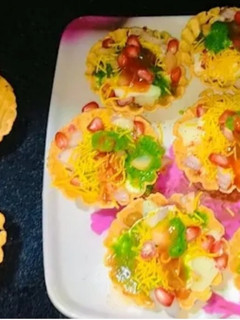 બાસ્કેટ ચાટ (Basket Chaat Recipe In Gujarati) રેસીપી મુખ્ય ફોટો