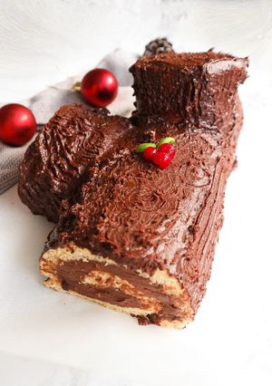 A picture of Yule Log Cake.
