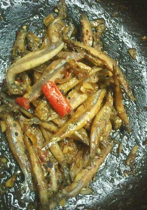 Hình của món Cá cơm kho khô.