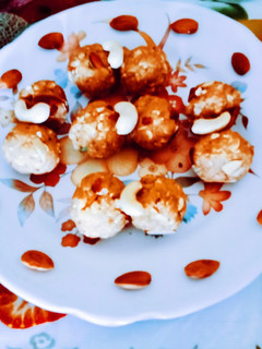 ડ્રાયફ્રુટ લાડુ (Dryfruit Ladoo Recipe In Gujarati) રેસીપી મુખ્ય ફોટો
