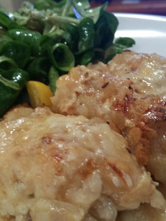 Una foto de Pechugas de pollo con cebolla caramalizada gratinadas a 2 quesos