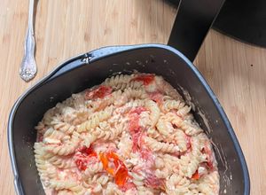 Une photo de Pasta feta tomates cerises rôtis à l’air fryer