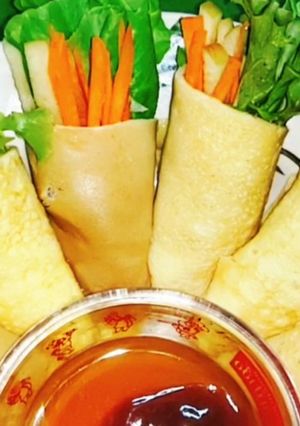 รูปของ สลัดโรลไข่ม้วน Egg Roll Salad