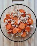 Ensalada de alubias blancas al ajo con zanahorias al jengibre