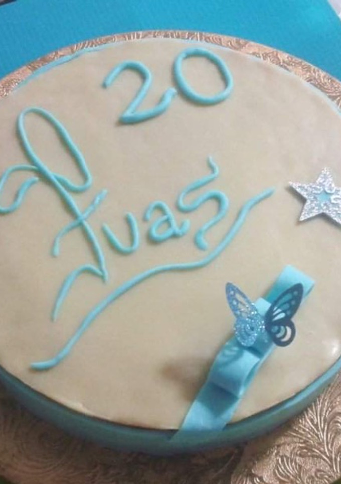 Una foto de Tarta con ganaché de chocolate blanco
