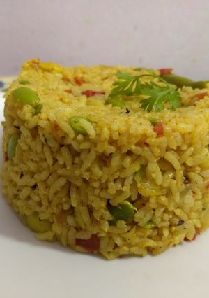 A picture of Avarekai ricebath.